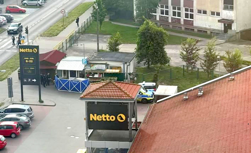 3/4 Zwłoki w samochodzie na parkingu przy ul. Szarych Szeregów