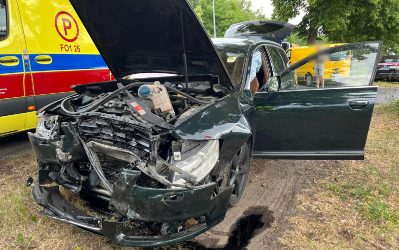 3/5 Zderzenie dwóch audi na Walczaka