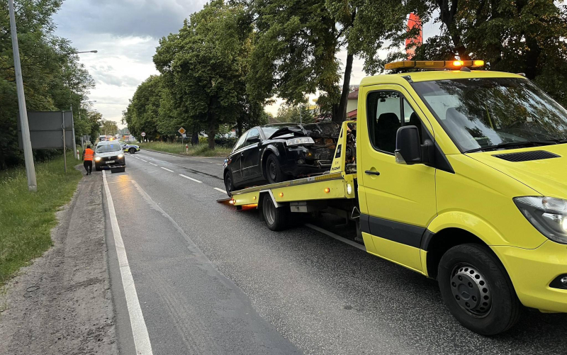 4/5 Zderzenie dwóch audi na Walczaka