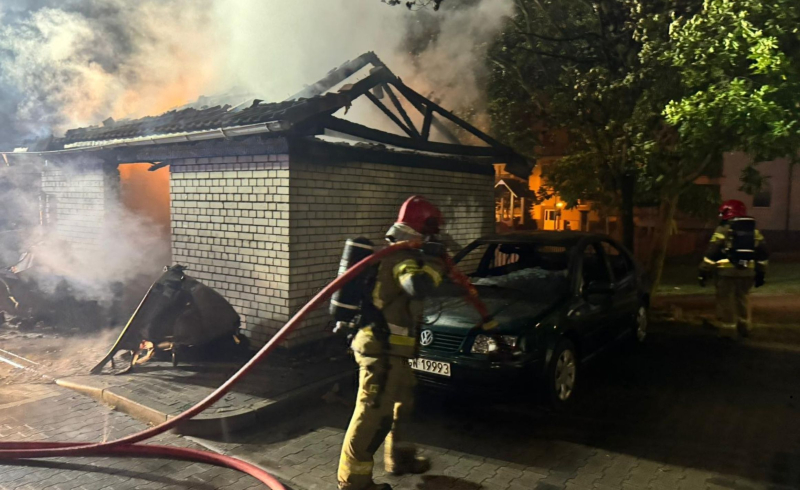 3/6 Pożar altany śmietnikowej i samochodu na Madryckiej