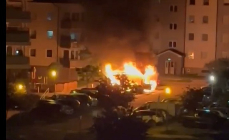 5/6 Pożar altany śmietnikowej i samochodu na Madryckiej