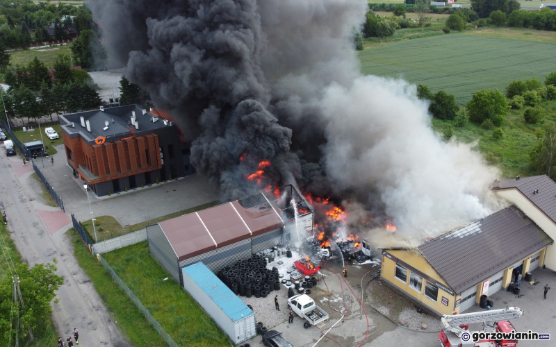 11/11 Pożar warsztatu i zakładu wymiany opon na Kasprzaka