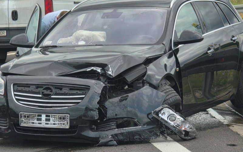 6/8 Rozbity opel na węźle S3 Gorzów Południe