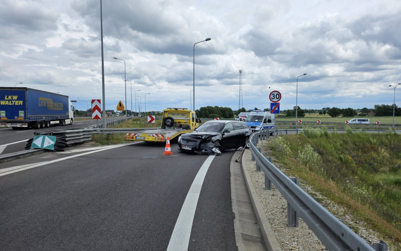 8/8 Rozbity opel na węźle S3 Gorzów Południe