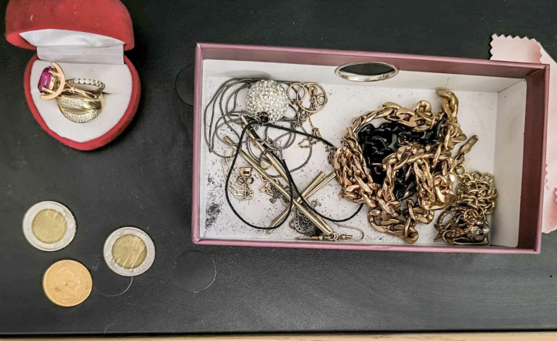 3/6 Włamanie w centrum Gorzowa. Ukradli sejf z gotówką i biżuterią