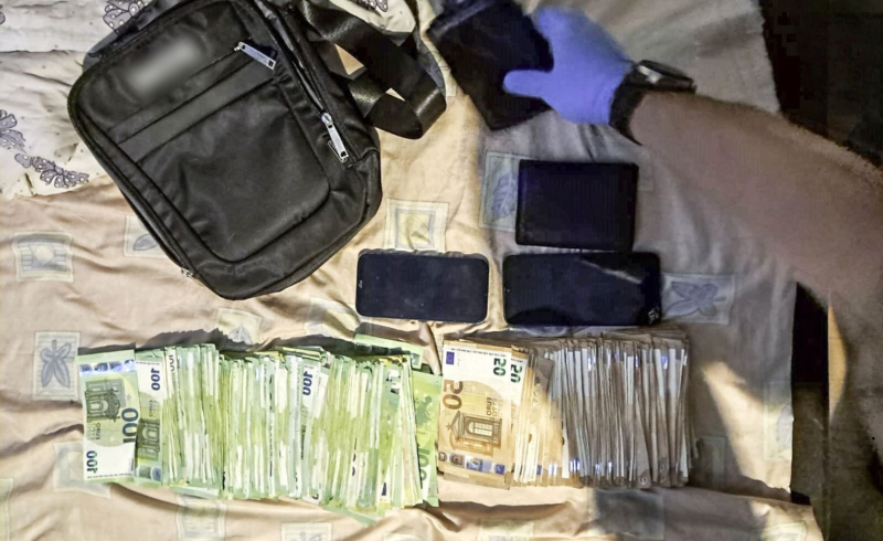 4/6 Włamanie w centrum Gorzowa. Ukradli sejf z gotówką i biżuterią