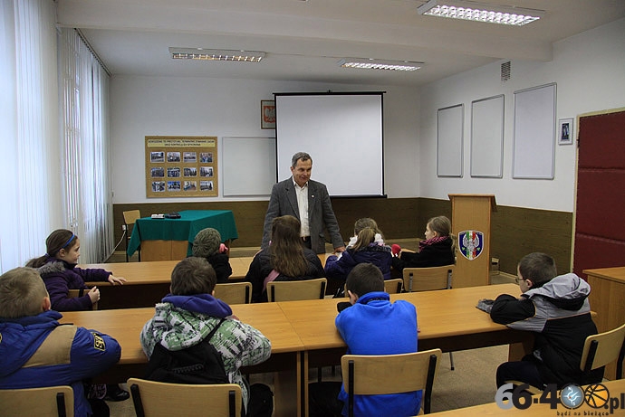 3/10 Gorzów: Dzieci z pół kolonii z Klubu U Szefa w ramach ferii zwiedzają WKU i KMP