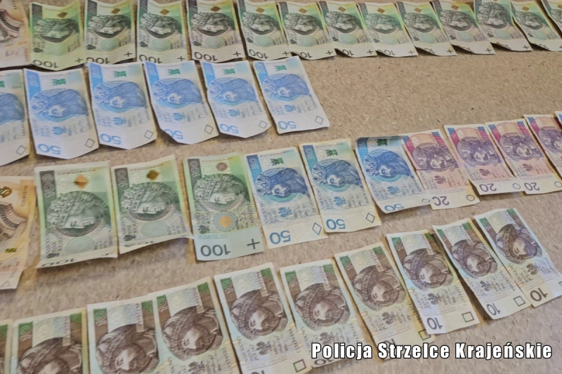 3/4 Podrabiali pieniądze na domowej drukarce