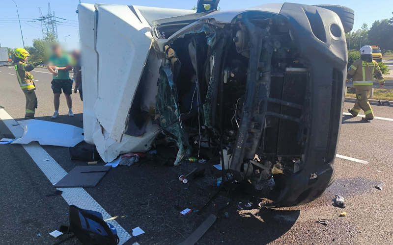 3/9 Zderzenie busa z ciężarówką na S3