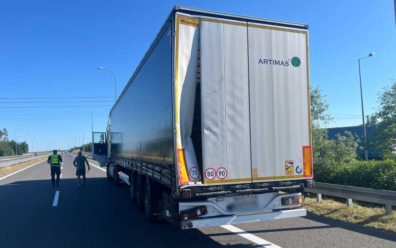 6/9 Zderzenie busa z ciężarówką na S3