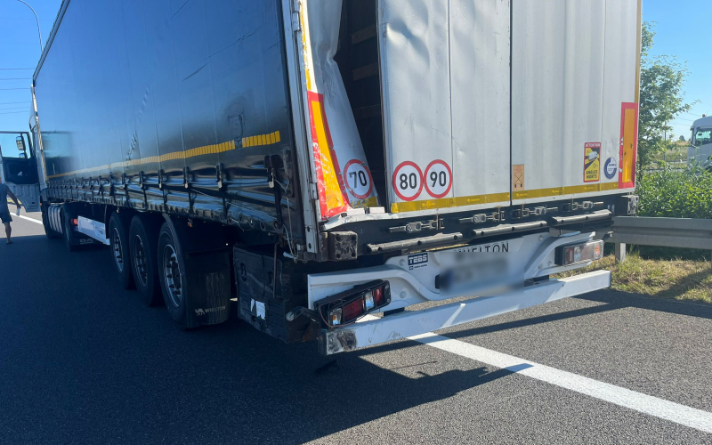 9/9 Zderzenie busa z ciężarówką na S3