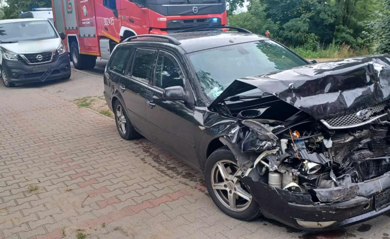 6/7 Zderzenie nissana, forda i fiata w Łupowie