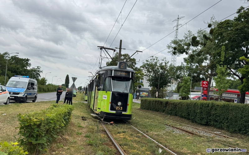 5/5 Tramwaj potrącił mężczyznę koszącego trawę przy Al. 11 Listopada