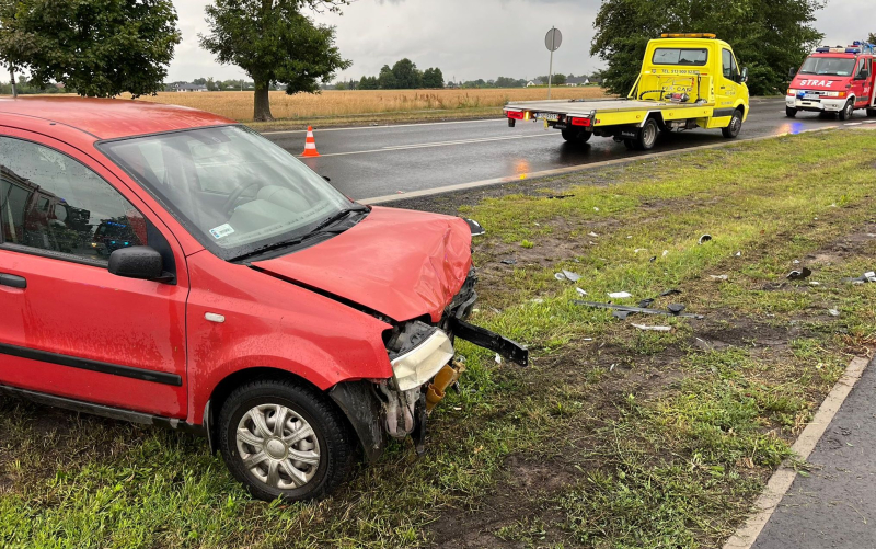 3/5 Zderzenie trzech aut w Deszcznie