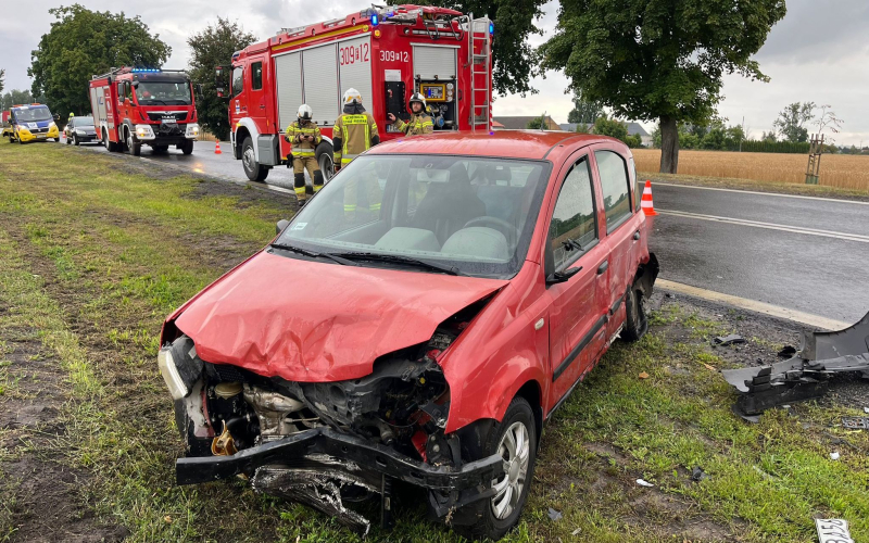 5/5 Zderzenie trzech aut w Deszcznie