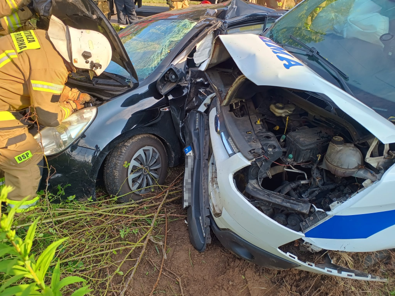 4/4 Zderzenie karetki i hyundaia w Dąbroszynie