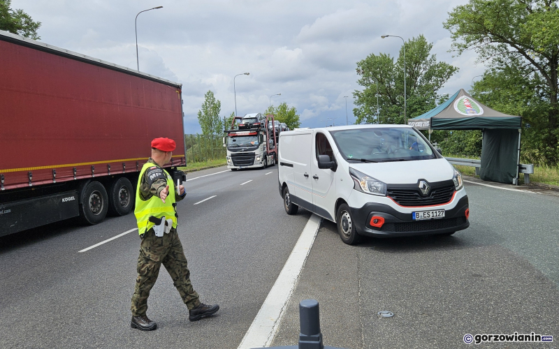 4/7 Trwają kontrole na przejściu granicznym w Świecku