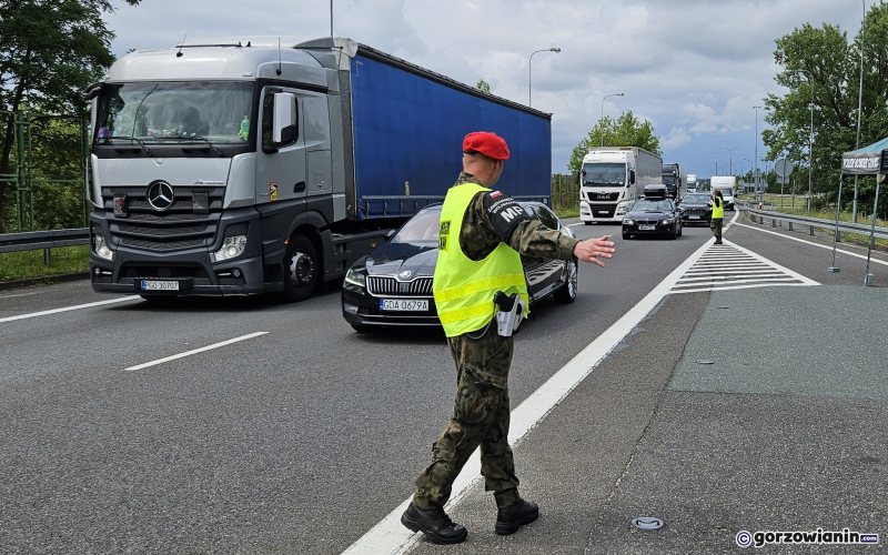 6/7 Trwają kontrole na przejściu granicznym w Świecku