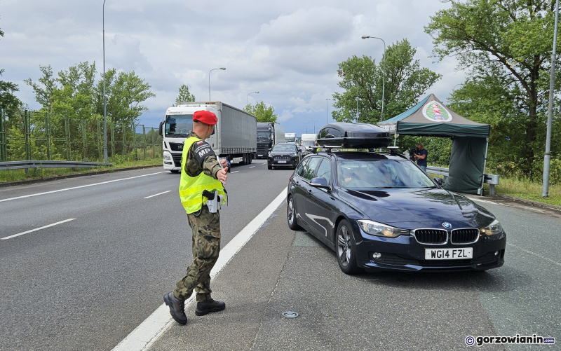 7/7 Trwają kontrole na przejściu granicznym w Świecku