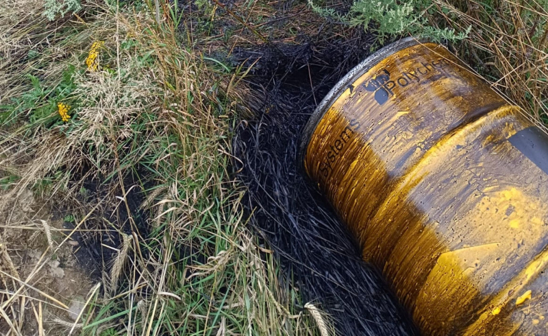 7/9 Porzucone beczki z olejem w gminie Santok