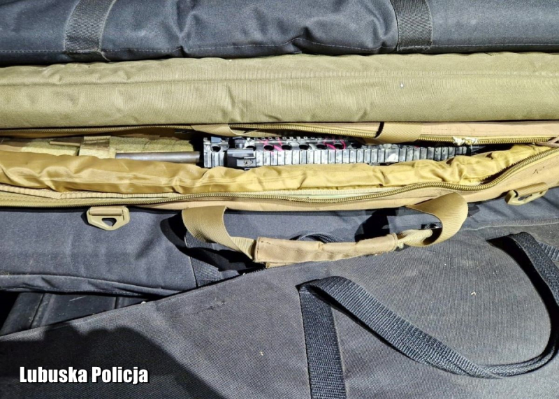 3/10 Skradziona broń i amunicja z busa w Słubicach