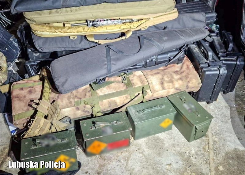 5/10 Skradziona broń i amunicja z busa w Słubicach