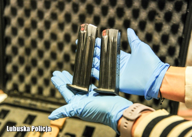 8/10 Skradziona broń i amunicja z busa w Słubicach