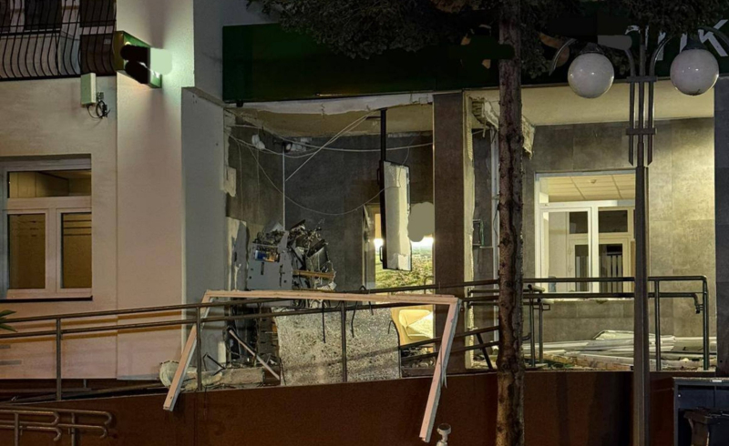 6/8 Wysadzony bankomat w Krzeszycach