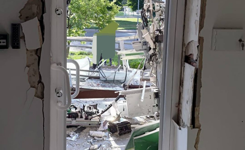 7/8 Wysadzony bankomat w Krzeszycach