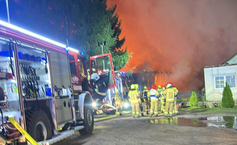 3/8 Potężny pożar tartaku w Ściechowie