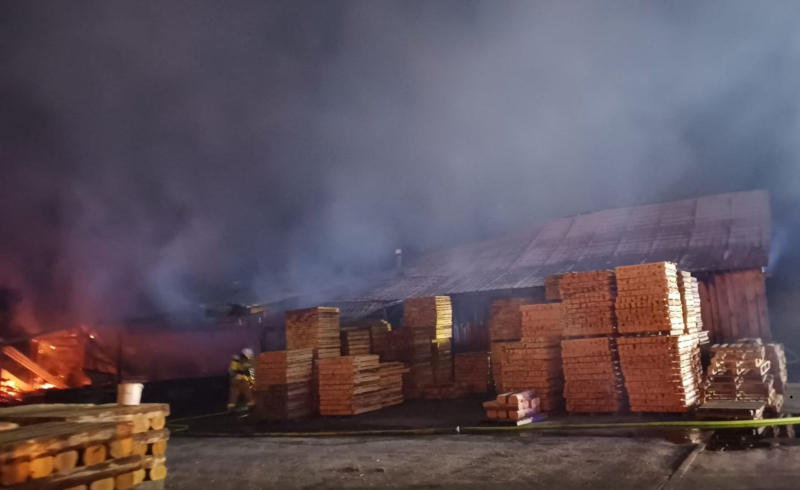 4/8 Potężny pożar tartaku w Ściechowie