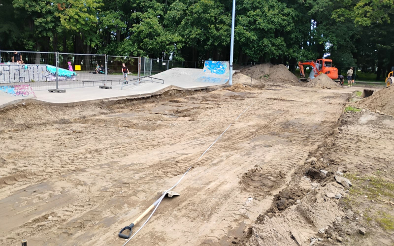 3/4 Ruszyła rozbudowa skateparku w parku Kopernika