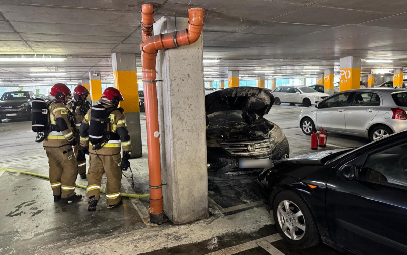 7/7 Pożar hondy na parkingu Nova Park