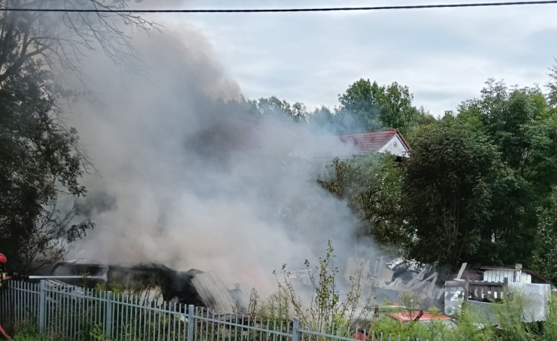 1/4 Płonął bus i odpady przy ul. Dojazdowej w Gorzowie