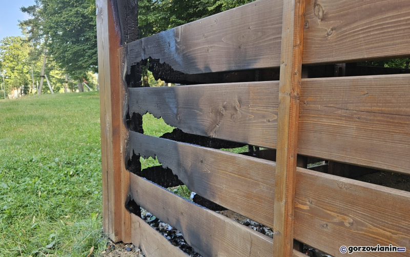 1/5 Podpalona wiata w parku Słowiańskim