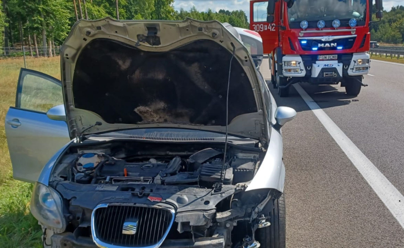 5/10 Kierujący rozbił seata o barierki na S3