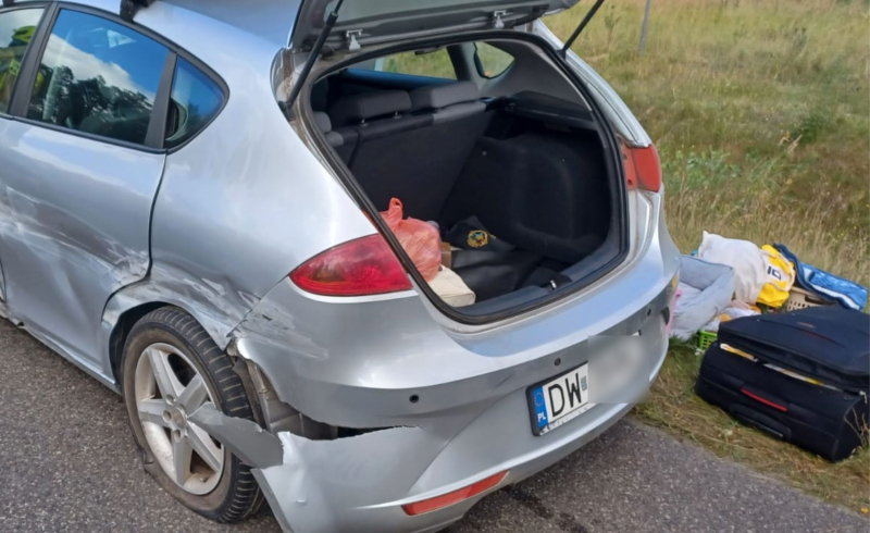 8/10 Kierujący rozbił seata o barierki na S3