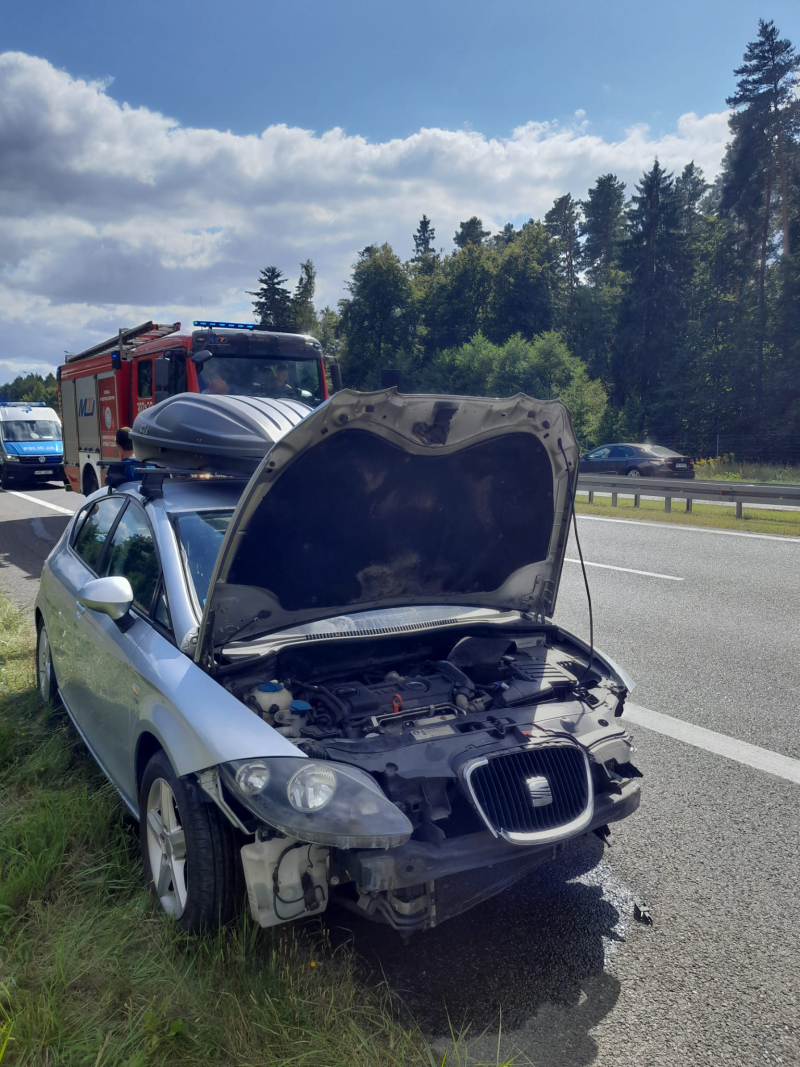 9/10 Kierujący rozbił seata o barierki na S3