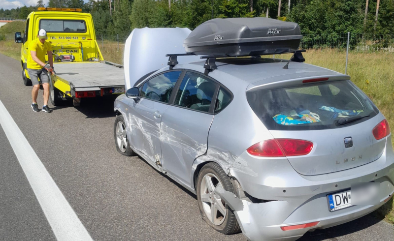 10/10 Kierujący rozbił seata o barierki na S3