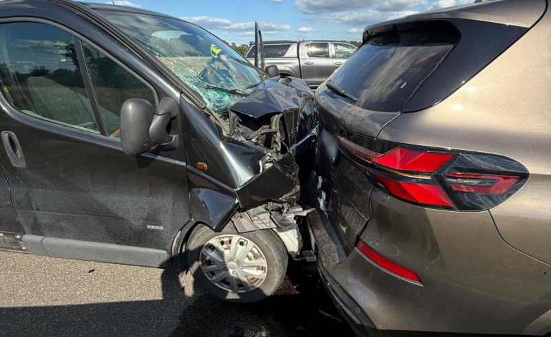 2/7 Bus uderzył w tył BMW na S3