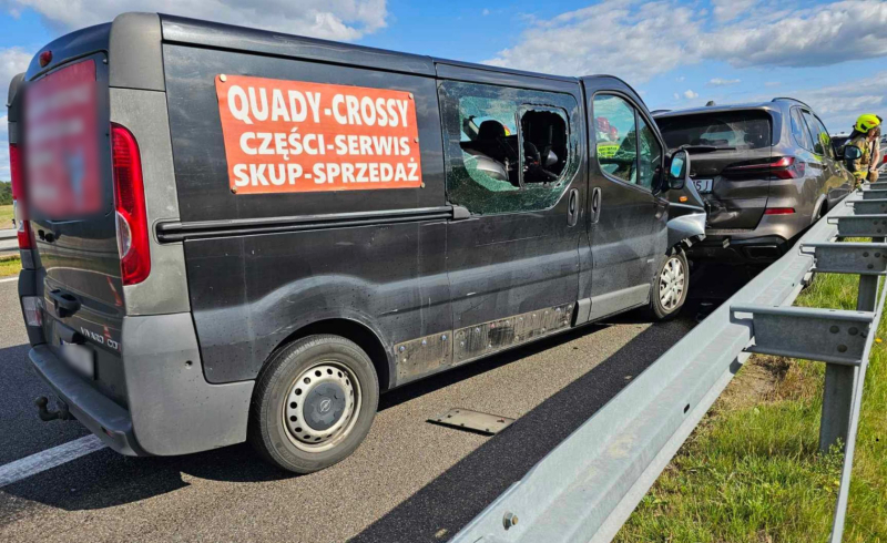 6/7 Bus uderzył w tył BMW na S3