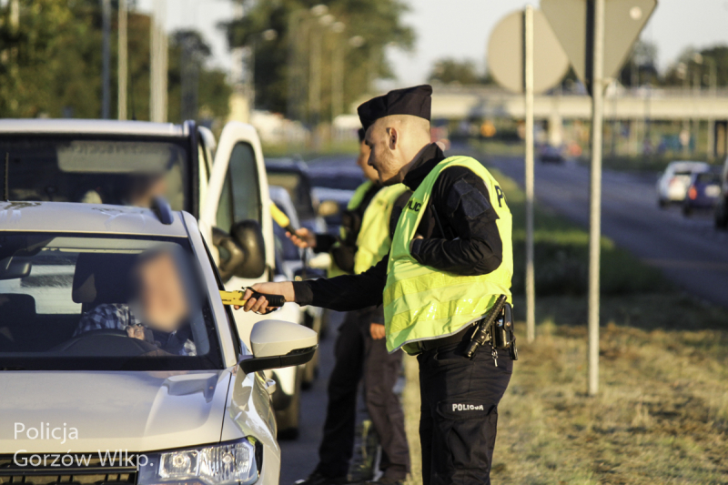 3/8 Trzeźwy poranek na rondzie Małyszyńskim