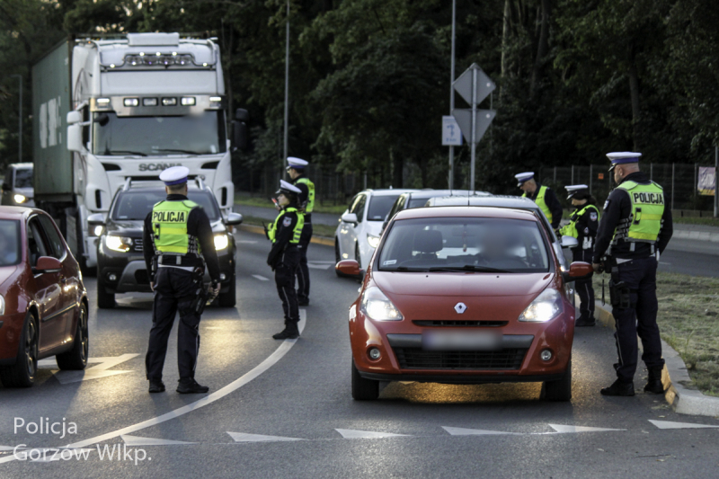 8/8 Trzeźwy poranek na rondzie Małyszyńskim