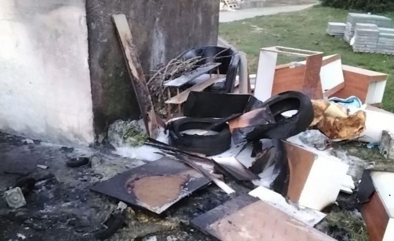 3/11 Pożar śmietników i samochodu na os. Górczyn