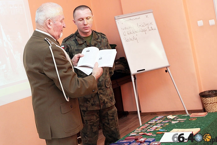 11/14 Gorzów: ZSEk - Spotkanie z historią - tradycje 12 Kołobrzeskiego Pułku Piechoty