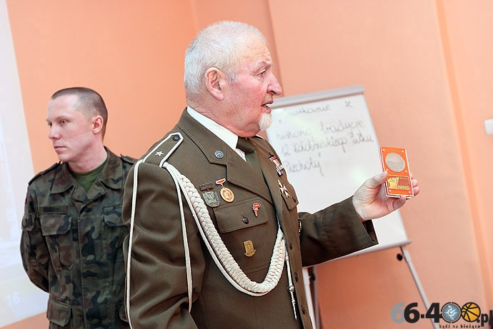 14/14 Gorzów: ZSEk - Spotkanie z historią - tradycje 12 Kołobrzeskiego Pułku Piechoty