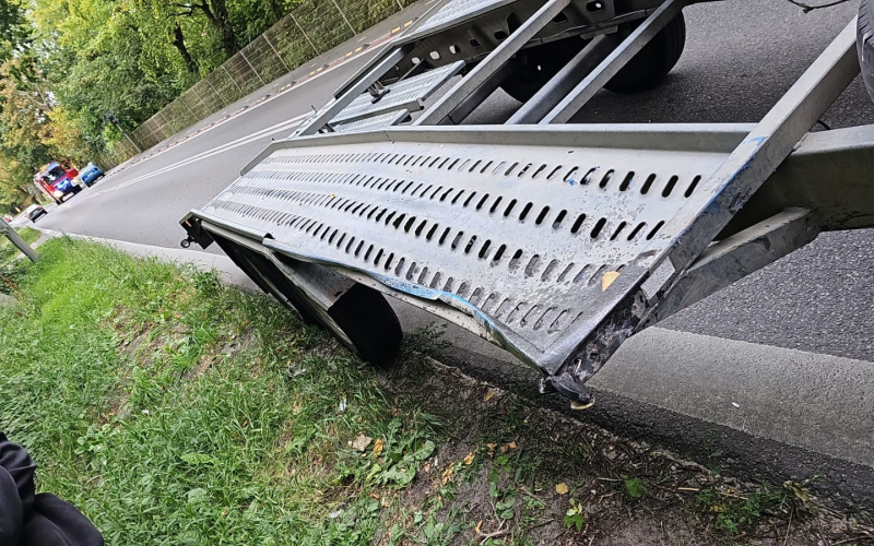 2/3 Zderzenie mercedesa i lawety przy ul. Dobrej