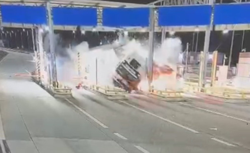 1/8 Pożar ciężarówki na A2. Nie żyje kierowca