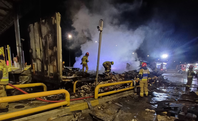 3/8 Pożar ciężarówki na A2. Nie żyje kierowca