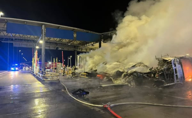 4/8 Pożar ciężarówki na A2. Nie żyje kierowca